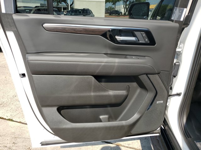 2025 Chevrolet Suburban Premier Image 23 of 35