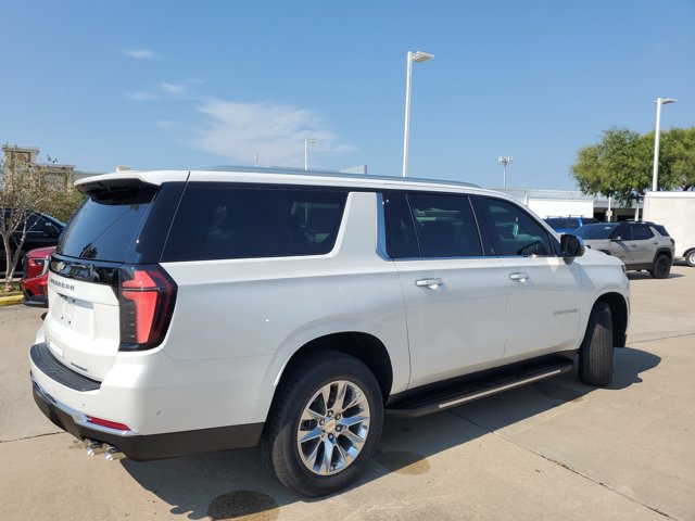 2025 Chevrolet Suburban Premier Image 4 of 35