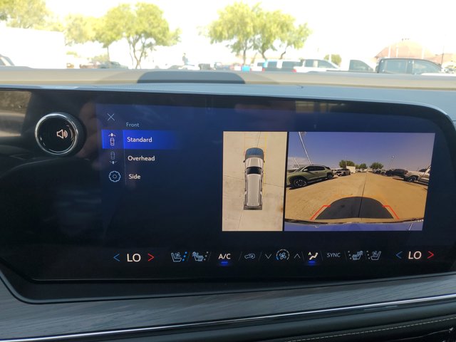 2025 Chevrolet Suburban Premier Image 18 of 35