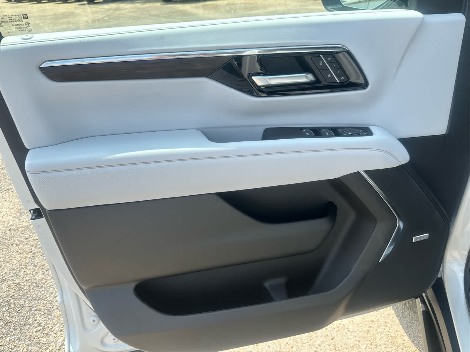 2025 Chevrolet Suburban Premier Image 22 of 51