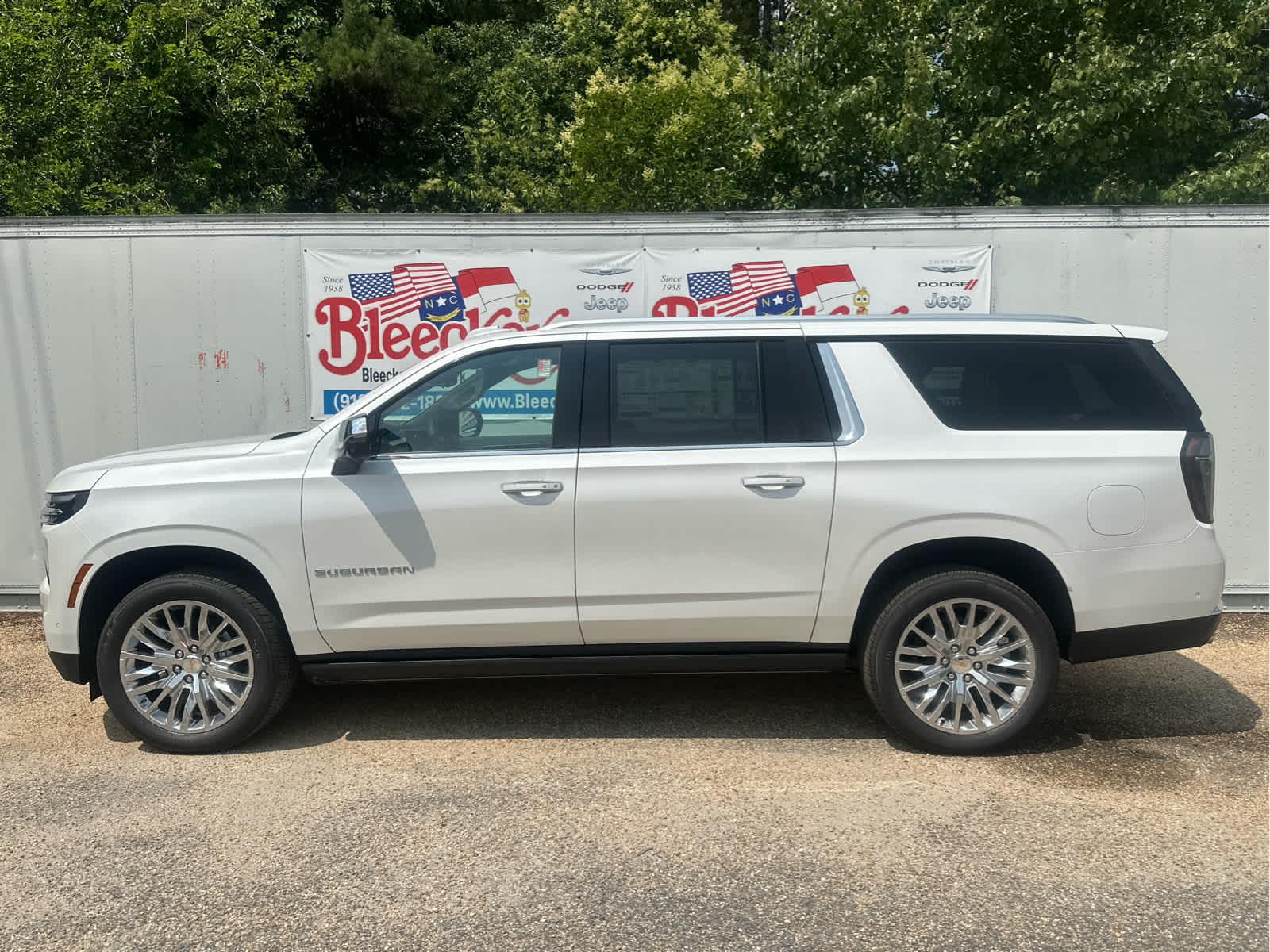 2025 Chevrolet Suburban Premier Image 8 of 51