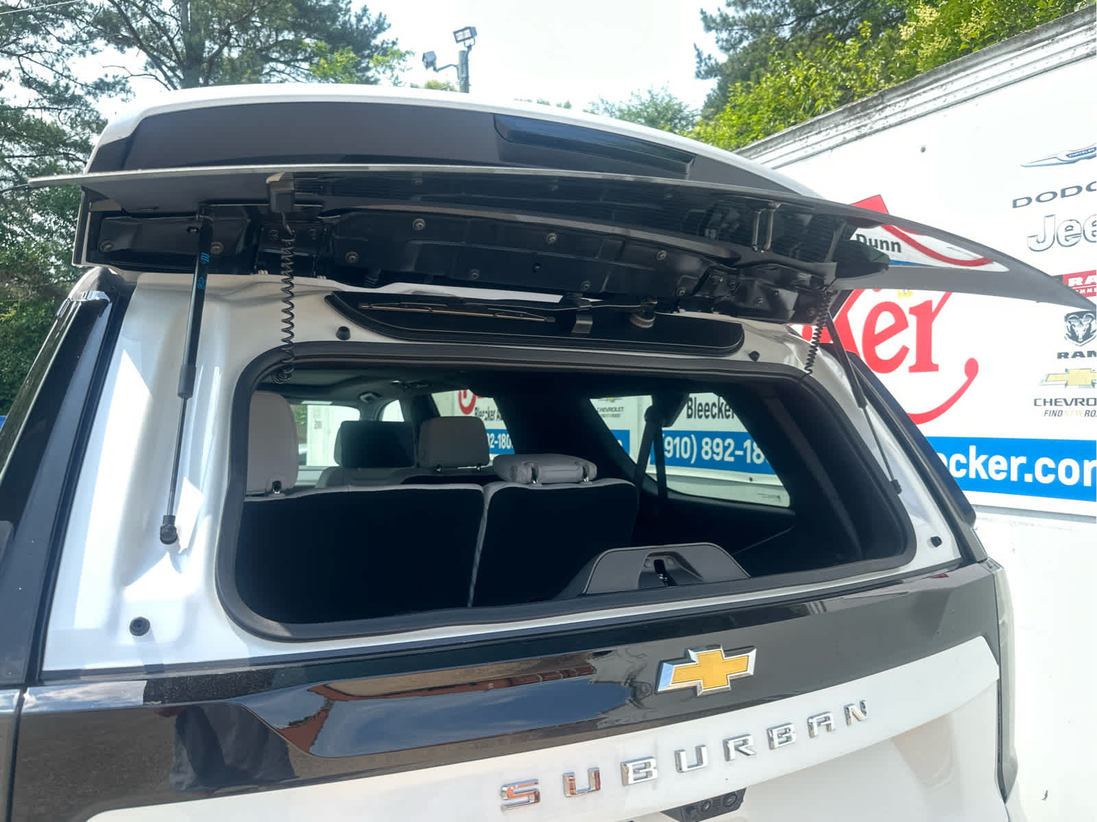 2025 Chevrolet Suburban Premier Image 21 of 51