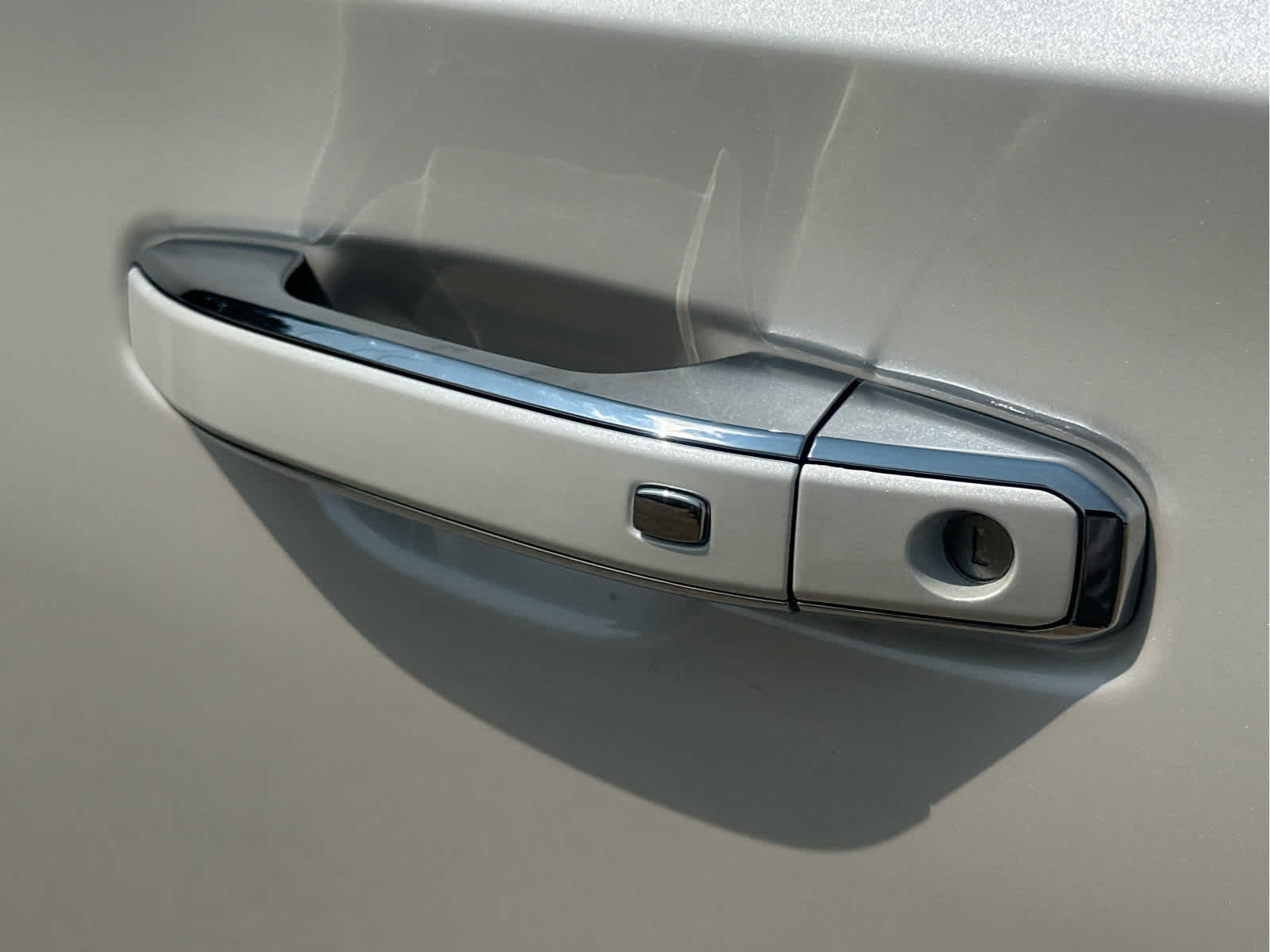 2025 Chevrolet Suburban Premier Image 16 of 51