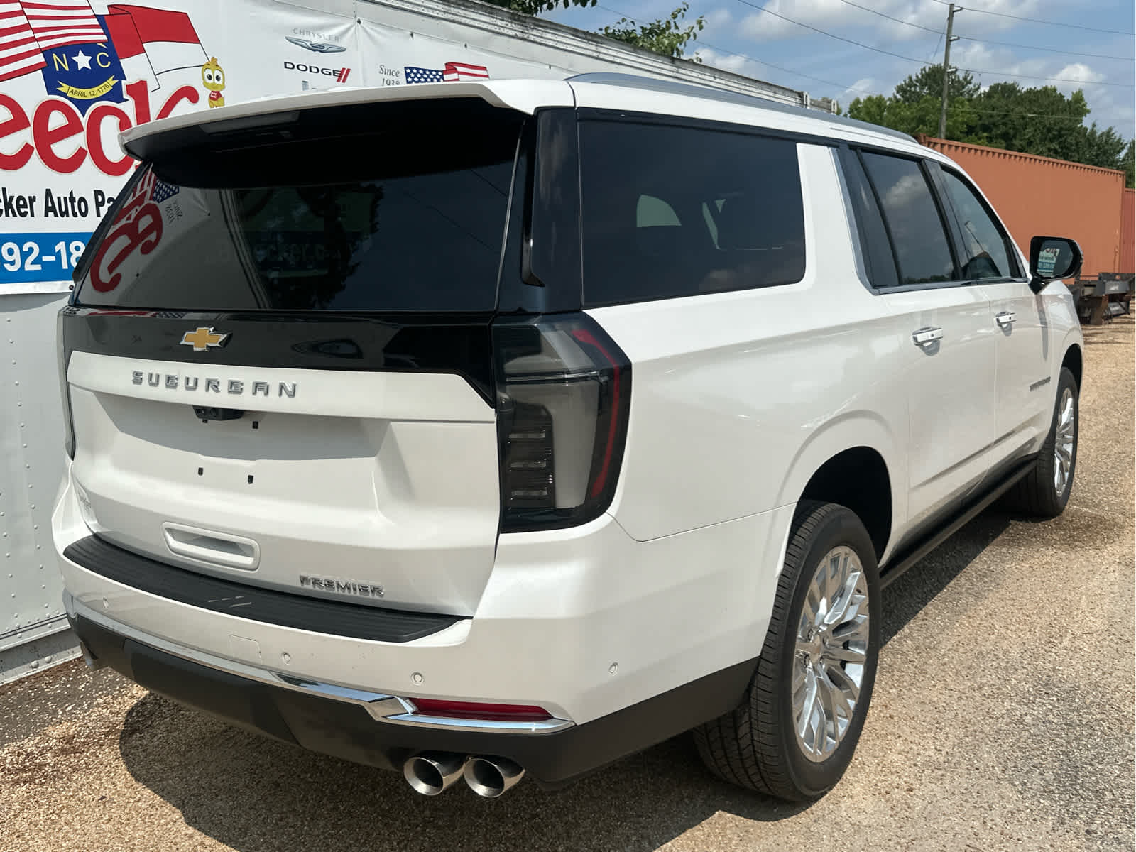 2025 Chevrolet Suburban Premier Image 5 of 51
