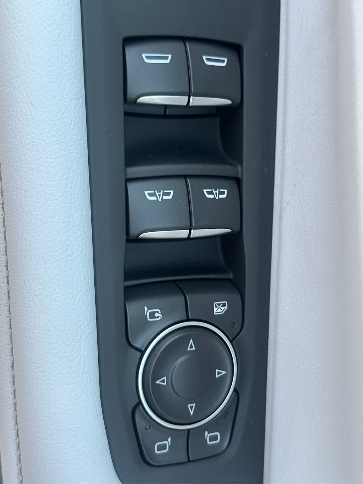 2025 Chevrolet Suburban Premier Image 24 of 51