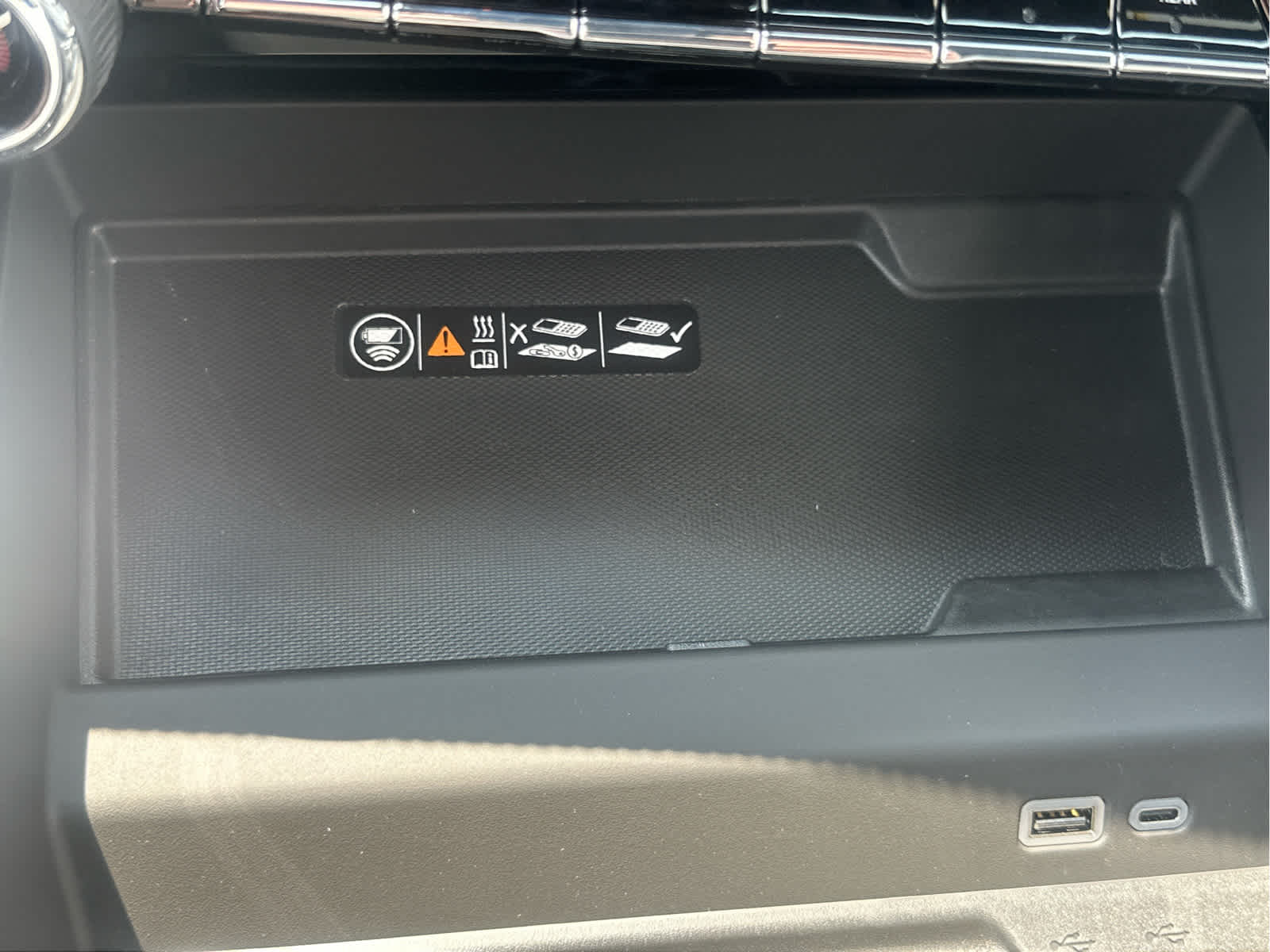 2025 Chevrolet Suburban Premier Image 37 of 51