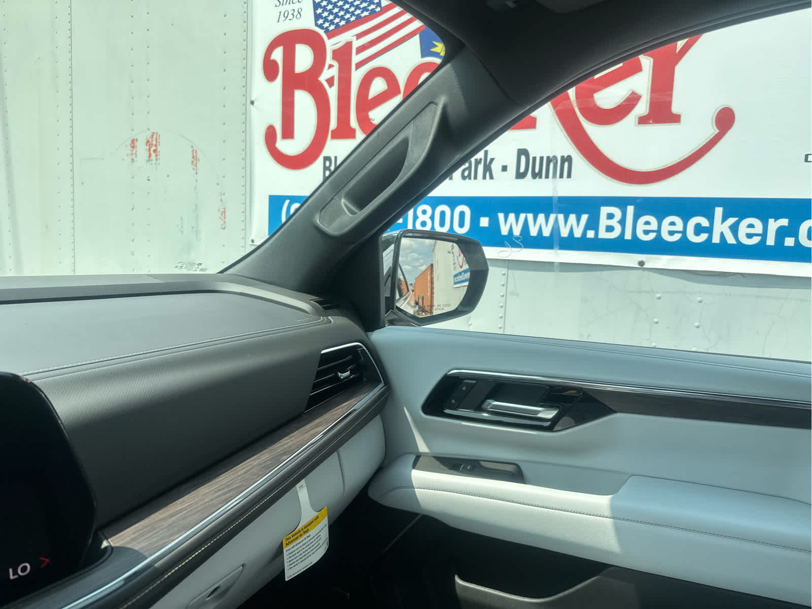 2025 Chevrolet Suburban Premier Image 41 of 51