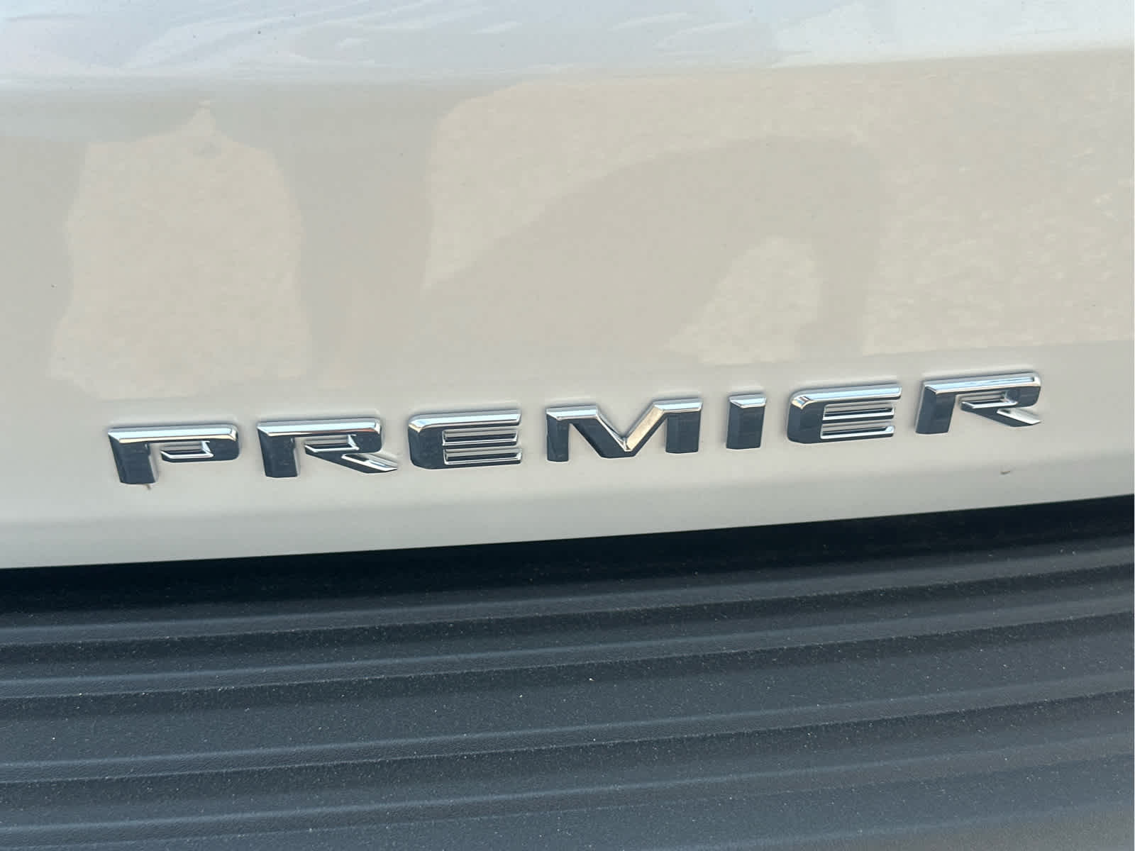 2025 Chevrolet Suburban Premier Image 20 of 51