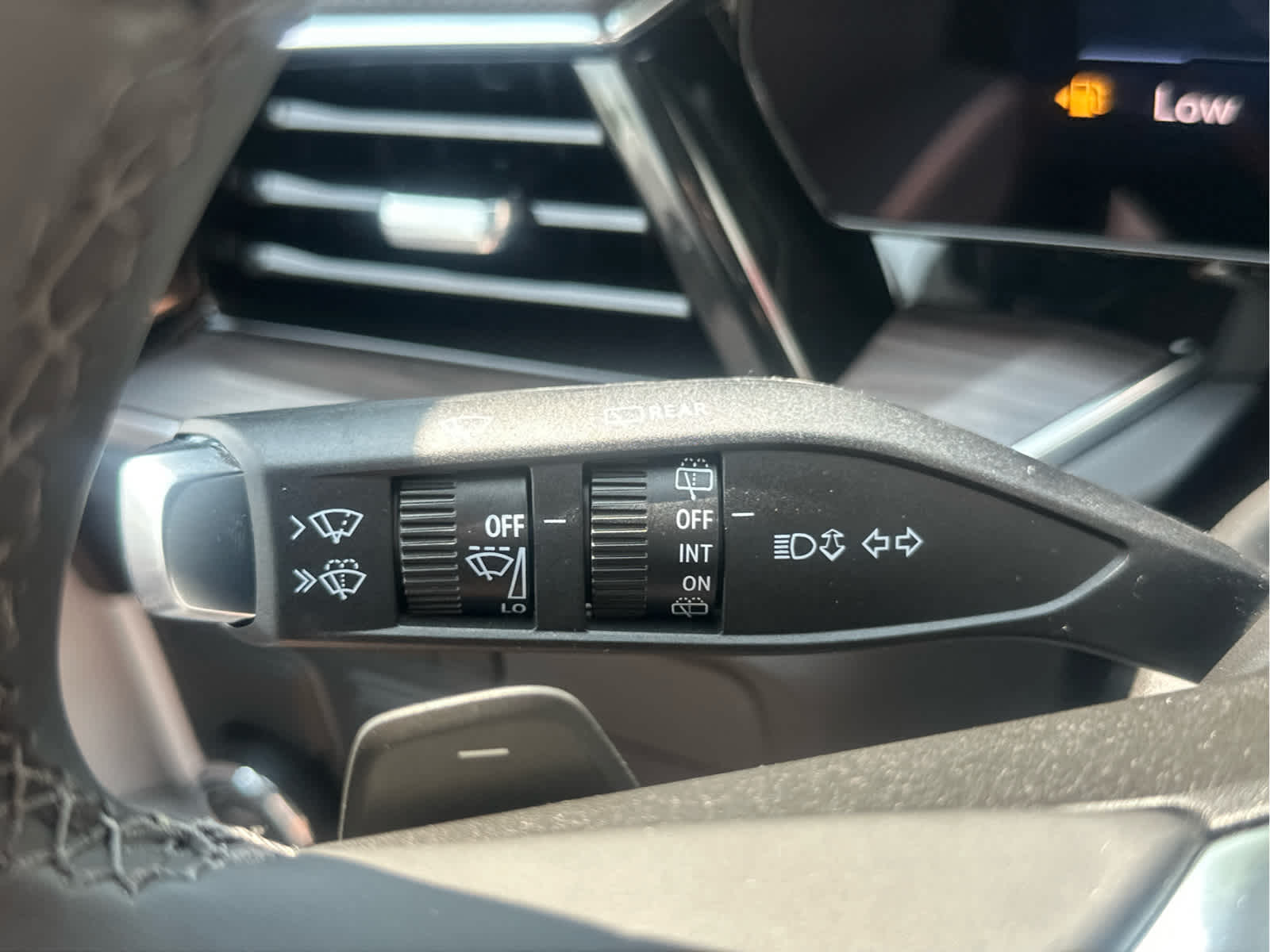 2025 Chevrolet Suburban Premier Image 31 of 51