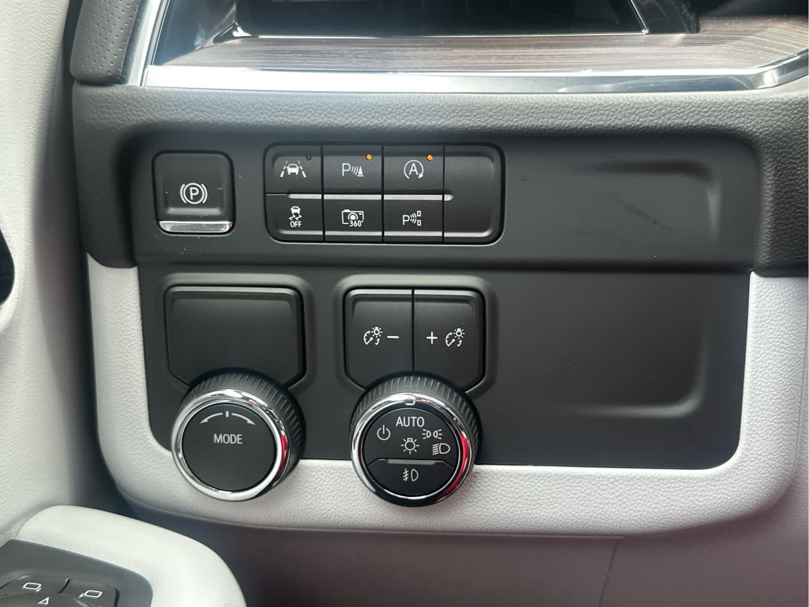 2025 Chevrolet Suburban Premier Image 30 of 54