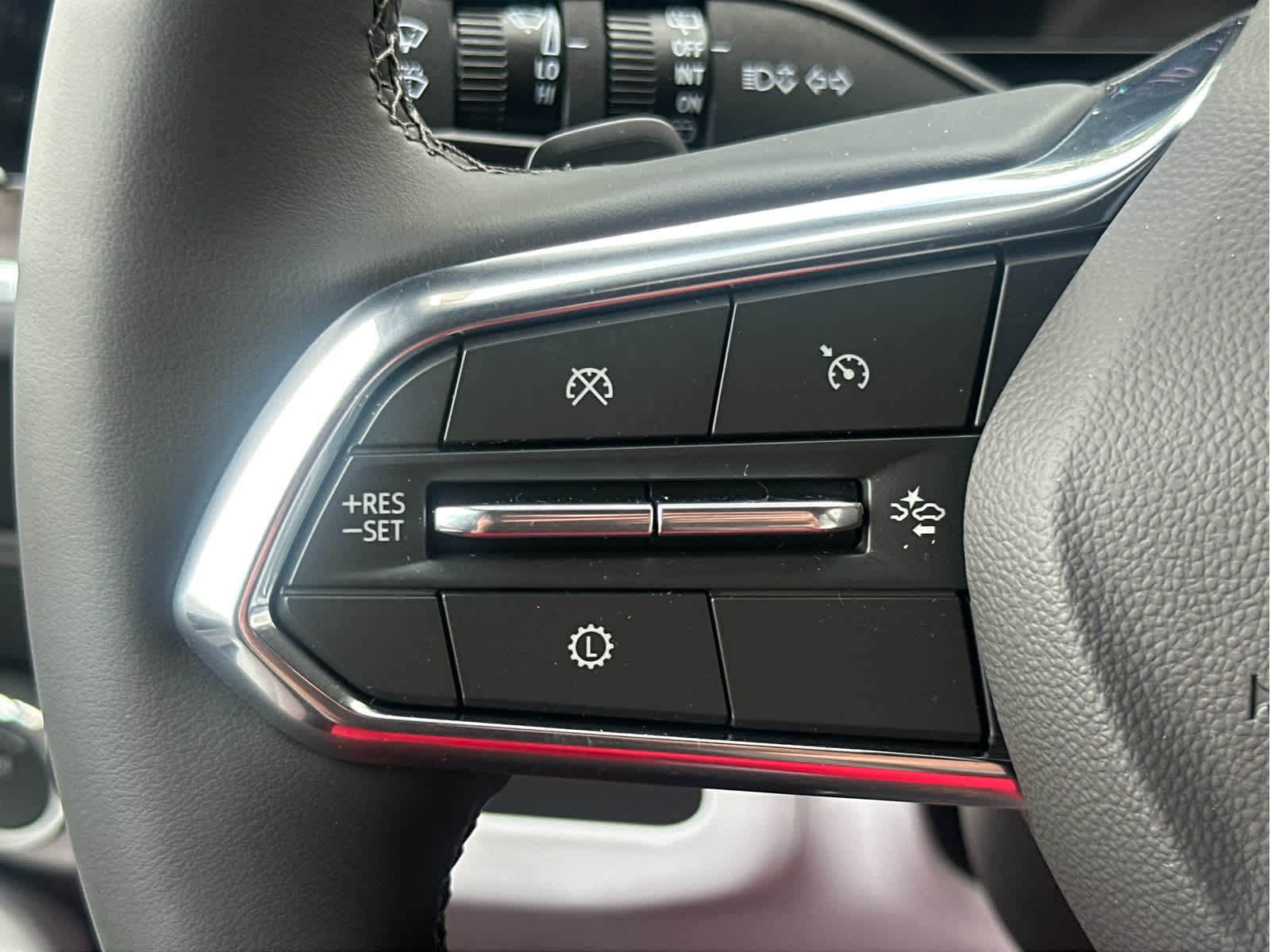 2025 Chevrolet Suburban Premier Image 32 of 54