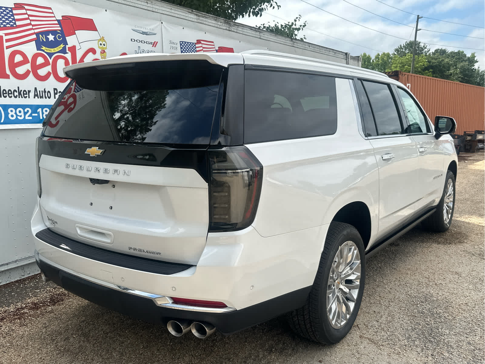 2025 Chevrolet Suburban Premier Image 4 of 54