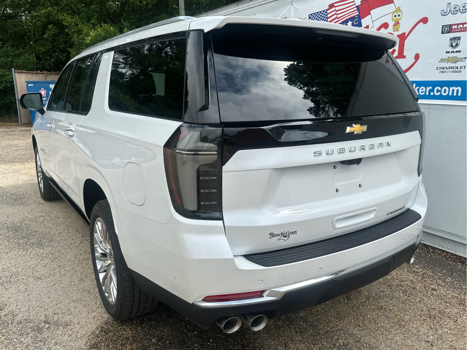 2025 Chevrolet Suburban Premier Image 6 of 54