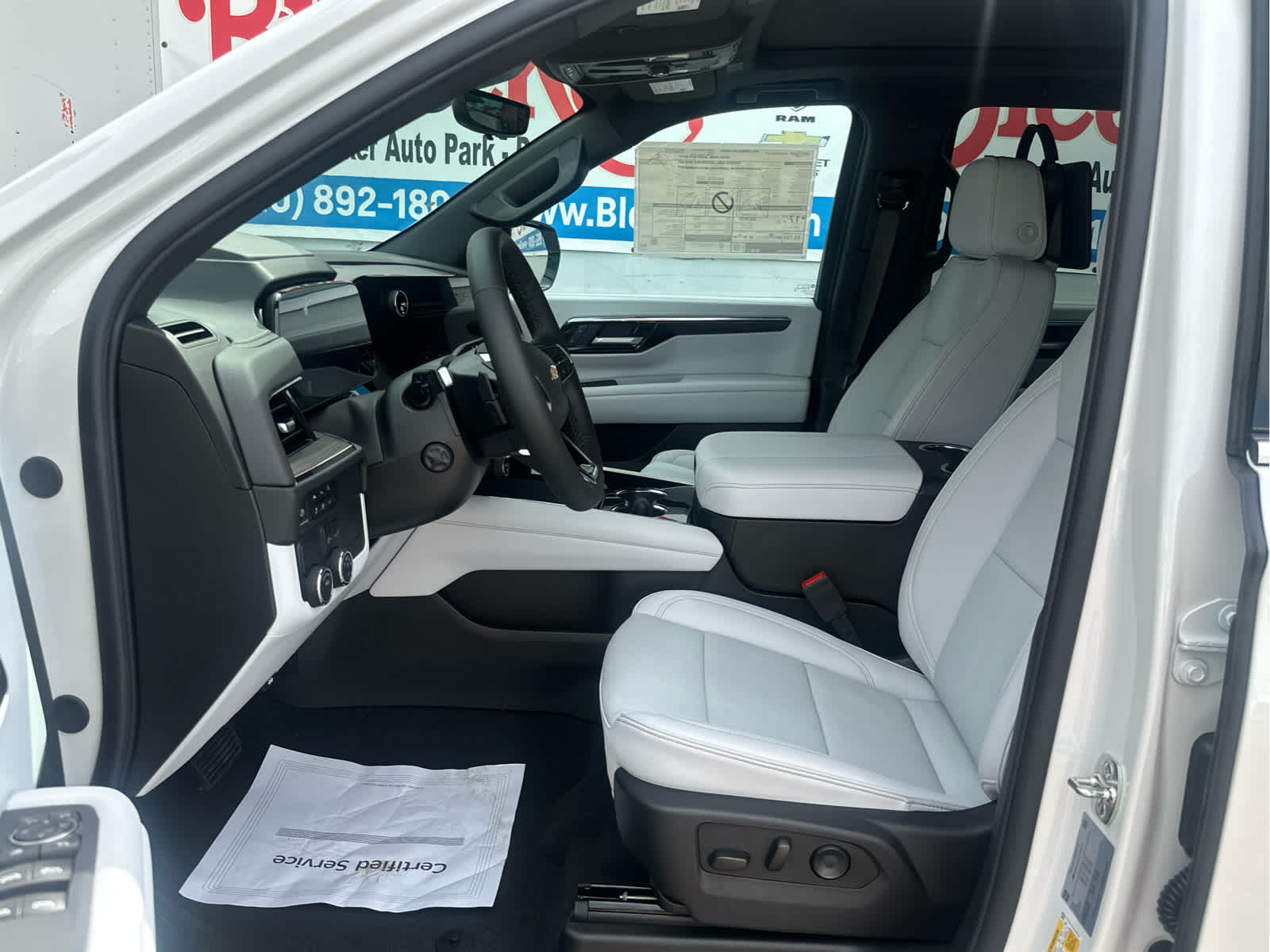 2025 Chevrolet Suburban Premier Image 27 of 54