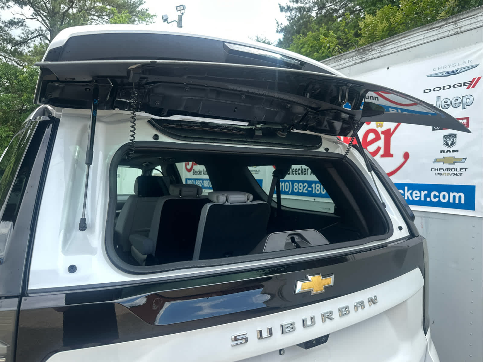 2025 Chevrolet Suburban Premier Image 22 of 54