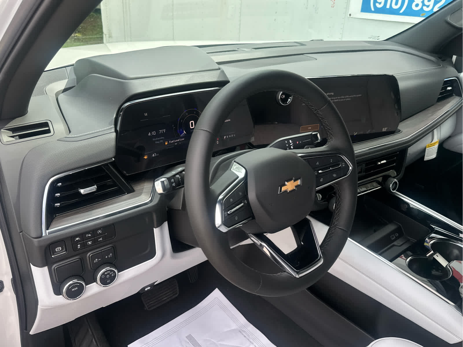 2025 Chevrolet Suburban Premier Image 29 of 54