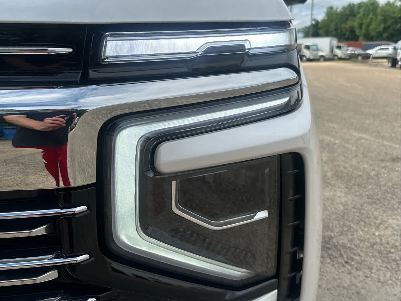 2025 Chevrolet Suburban Premier Image 9 of 54