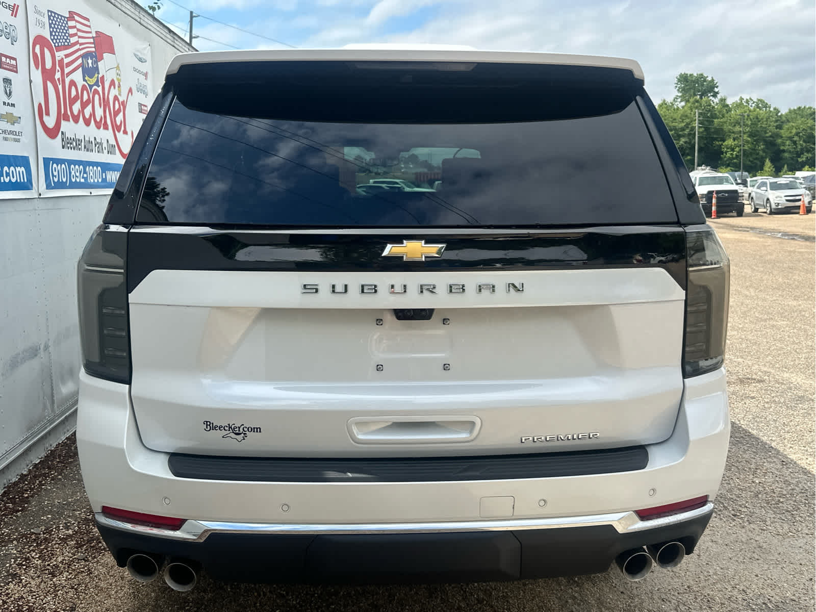 2025 Chevrolet Suburban Premier Image 5 of 54