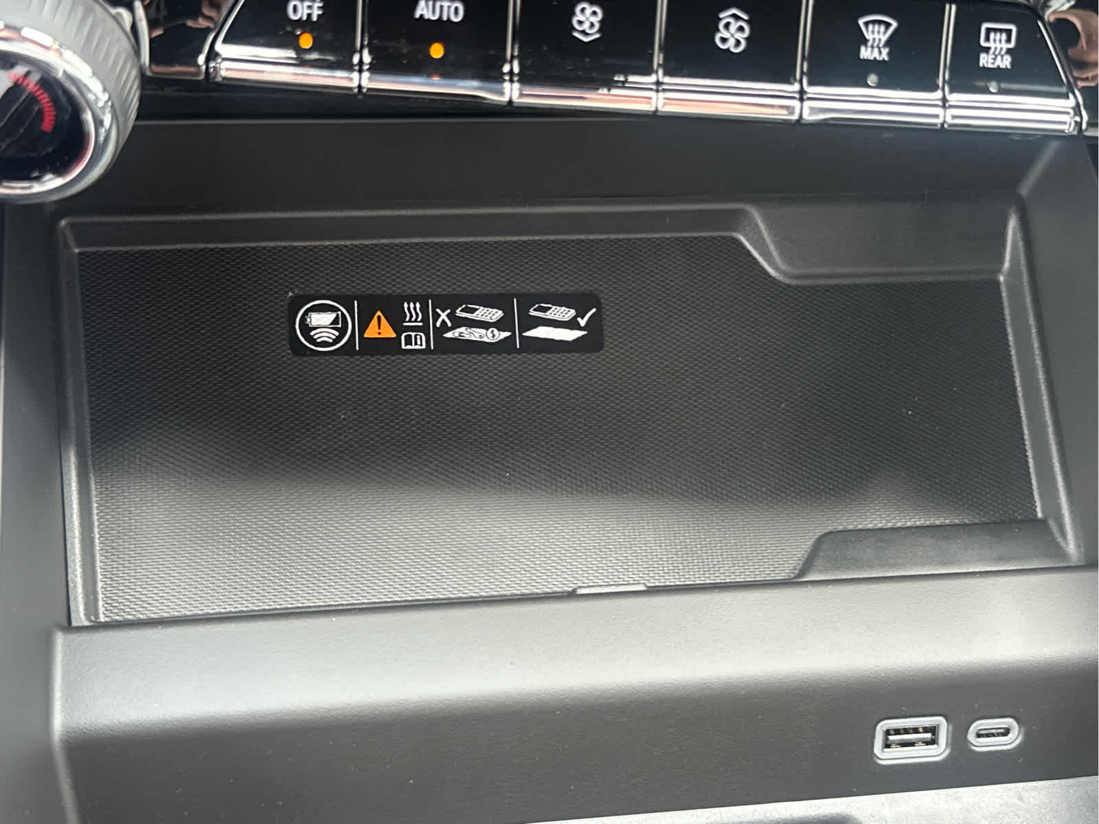 2025 Chevrolet Suburban Premier Image 39 of 54