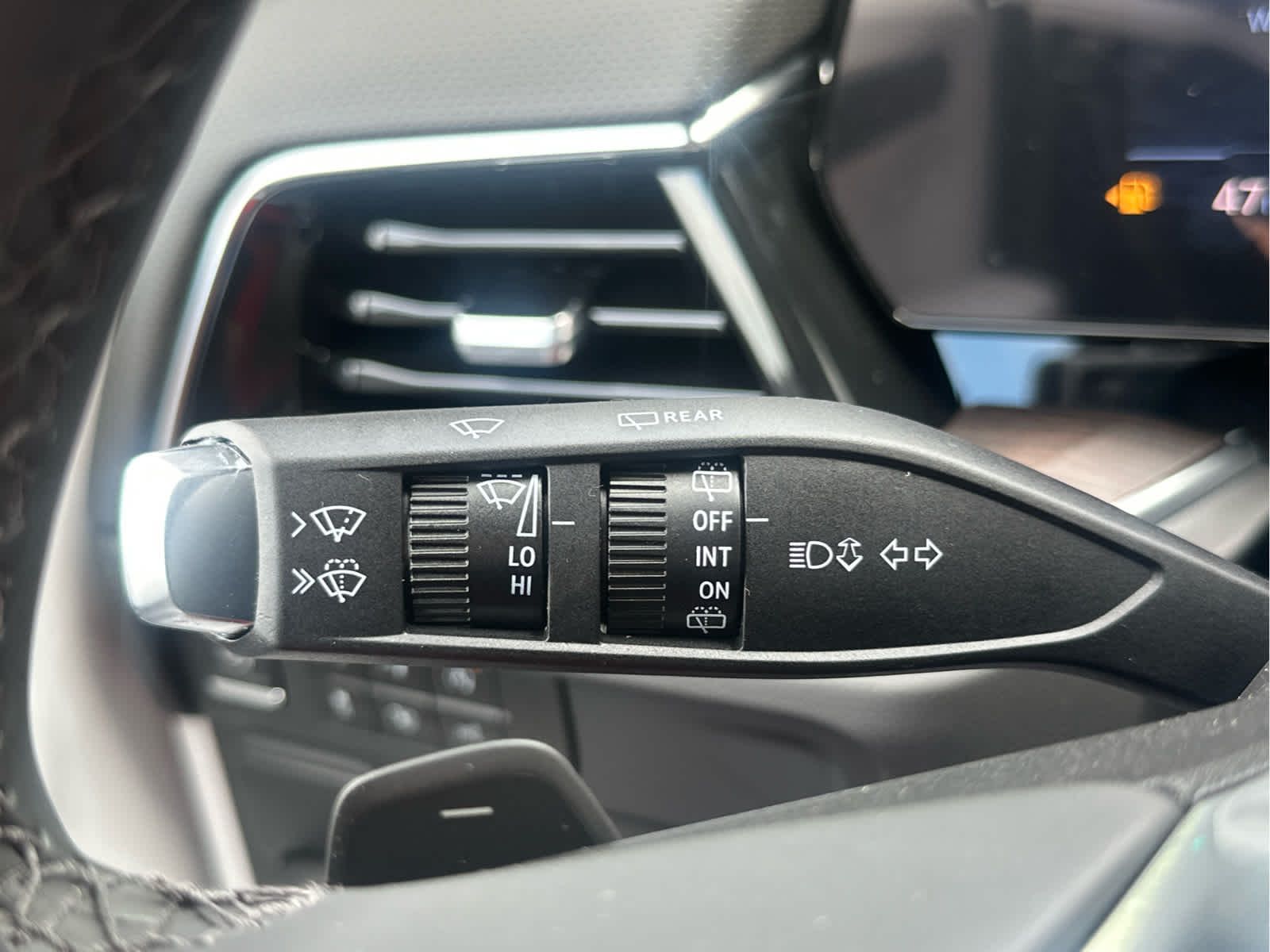 2025 Chevrolet Suburban Premier Image 34 of 54