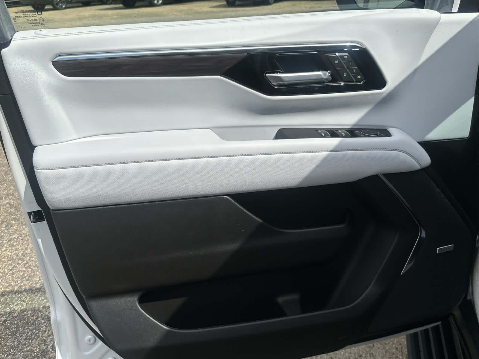 2025 Chevrolet Suburban Premier Image 24 of 54