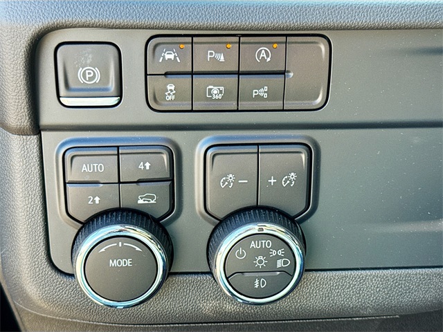 2025 Chevrolet Suburban Premier Image 24 of 42