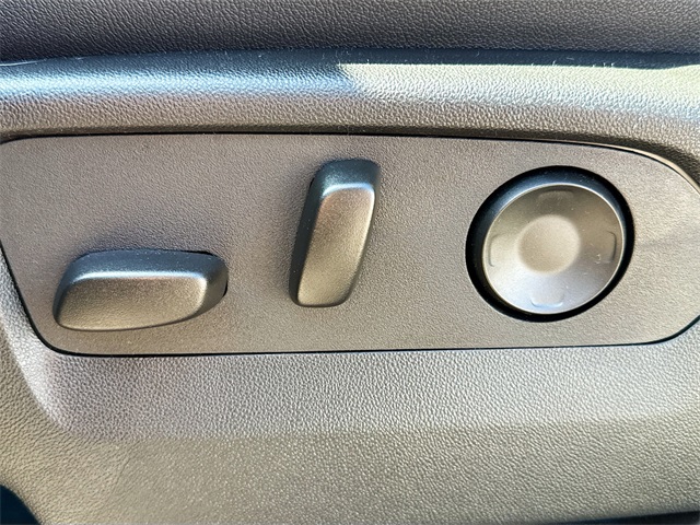 2025 Chevrolet Suburban Premier Image 25 of 42