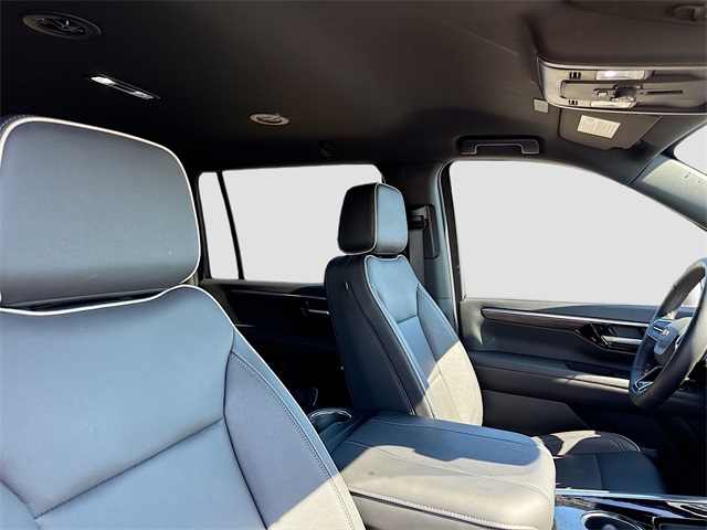2025 Chevrolet Suburban Premier Image 13 of 42