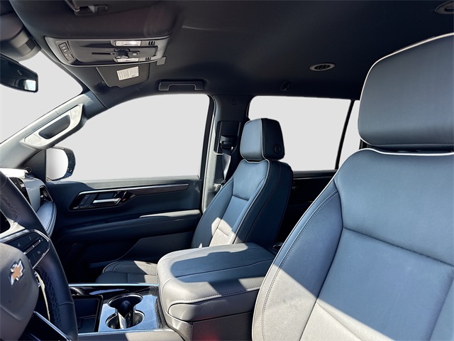 2025 Chevrolet Suburban Premier Image 16 of 42