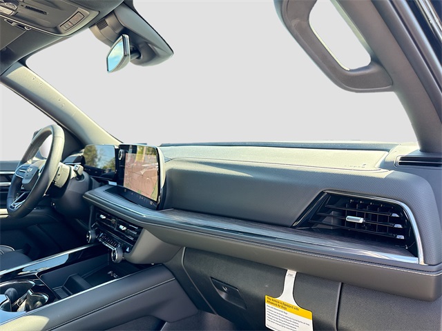 2025 Chevrolet Suburban Premier Image 19 of 42