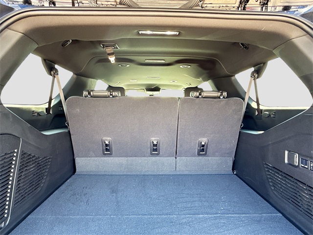 2025 Chevrolet Suburban Premier Image 11 of 42