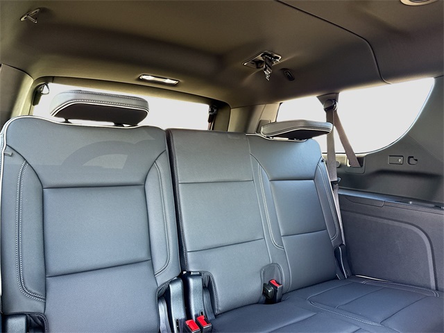 2025 Chevrolet Suburban Premier Image 14 of 42