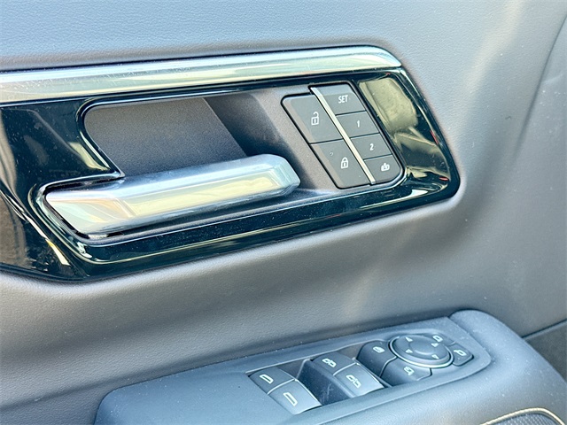 2025 Chevrolet Suburban Premier Image 36 of 42