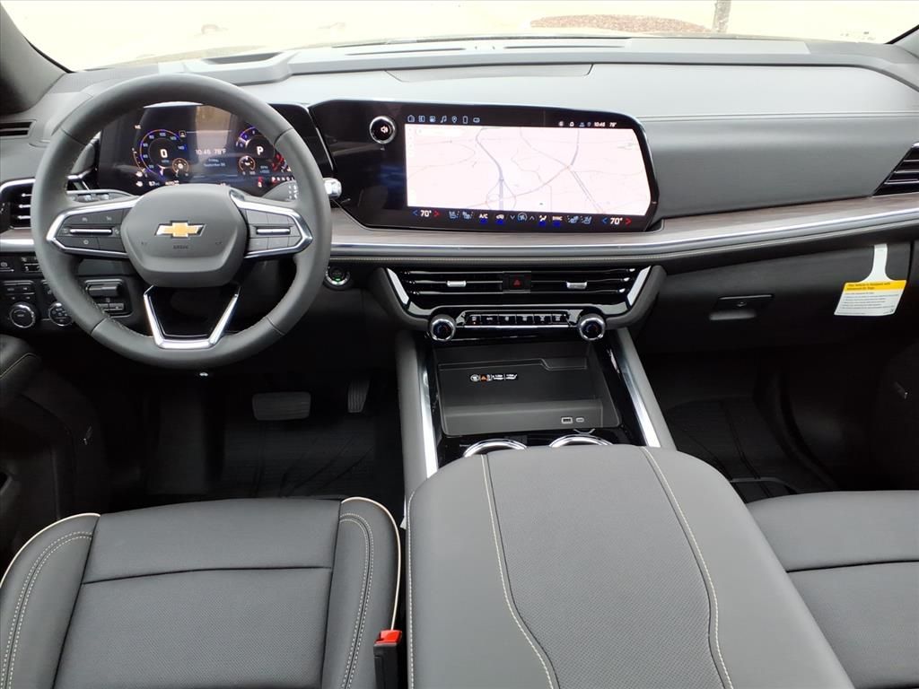 2025 Chevrolet Suburban Premier Image 14 of 31