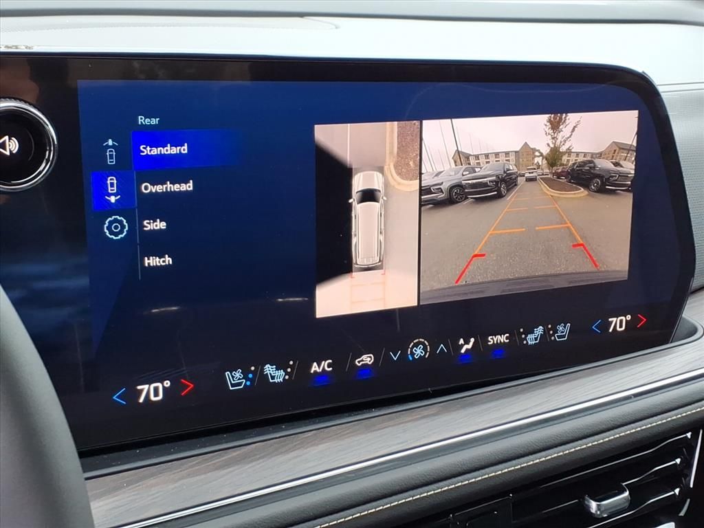 2025 Chevrolet Suburban Premier Image 19 of 31