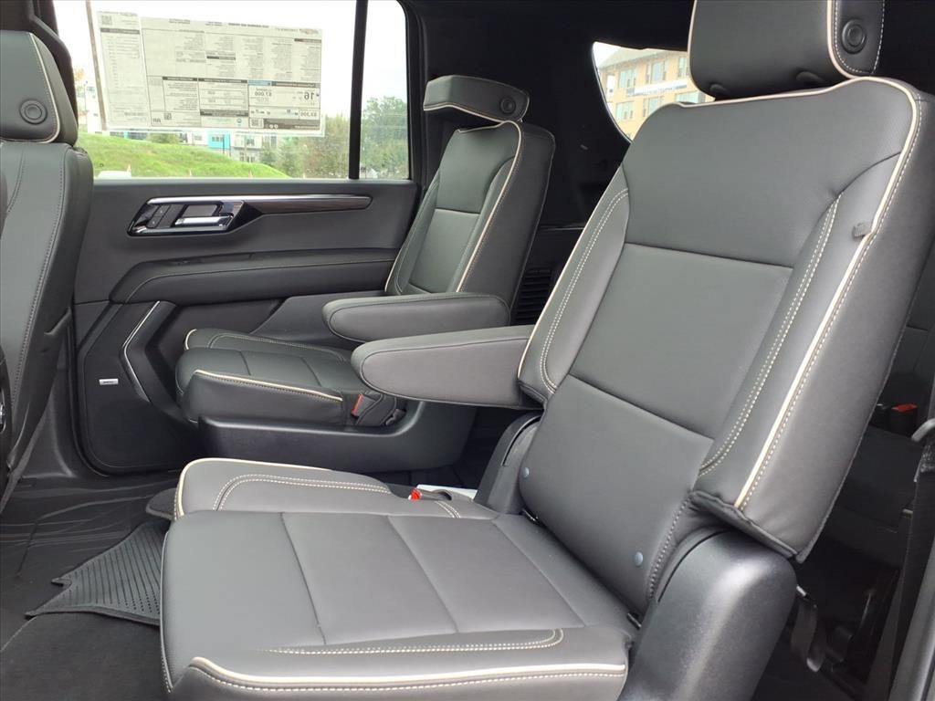 2025 Chevrolet Suburban Premier Image 11 of 31