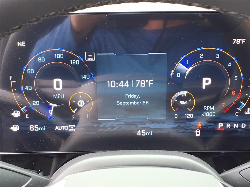 2025 Chevrolet Suburban Premier Image 17 of 31