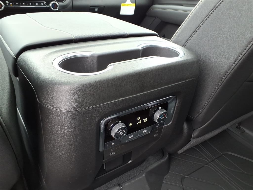 2025 Chevrolet Suburban Premier Image 24 of 31