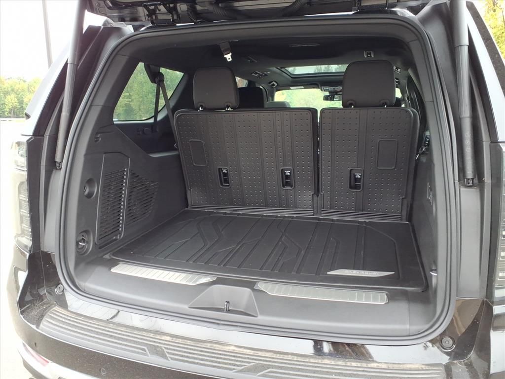 2025 Chevrolet Suburban Premier Image 9 of 31
