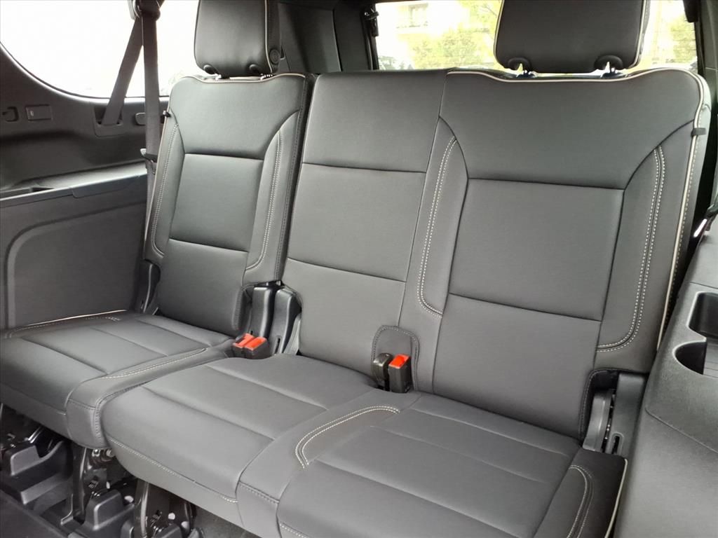 2025 Chevrolet Suburban Premier Image 12 of 31