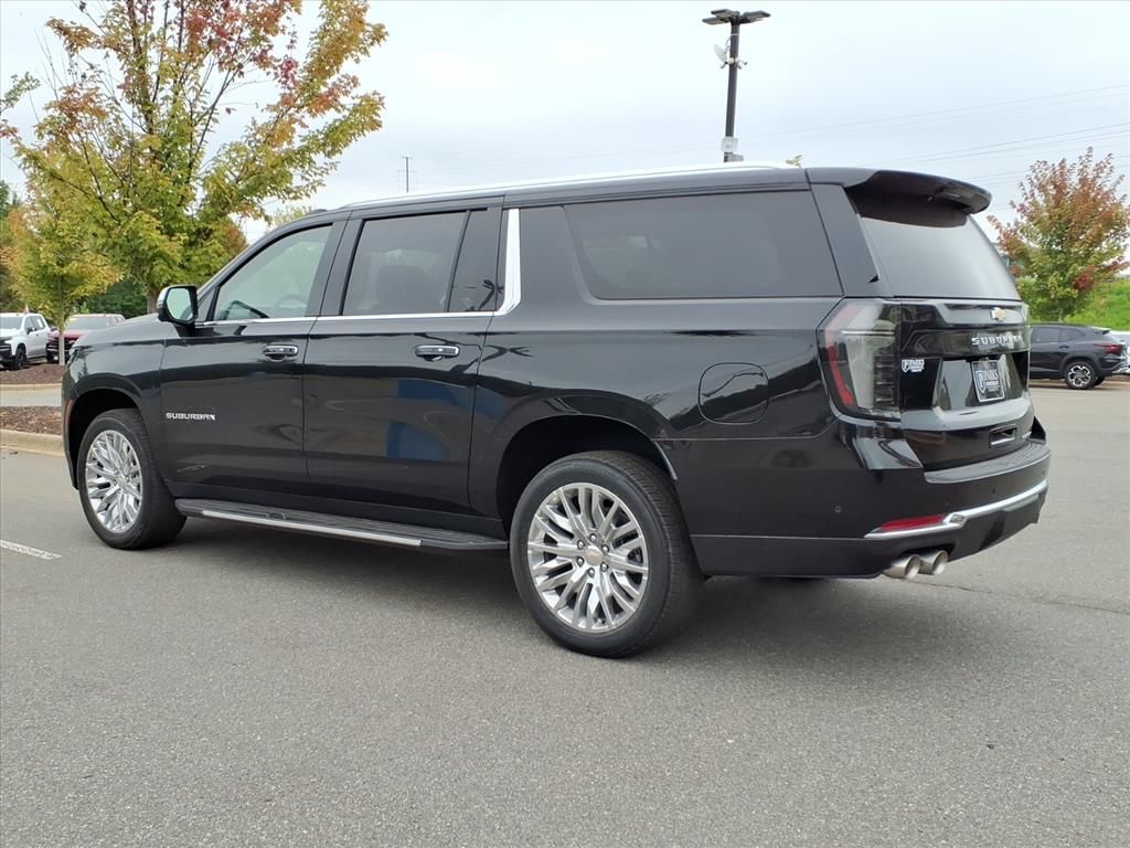 2025 Chevrolet Suburban Premier Image 7 of 31