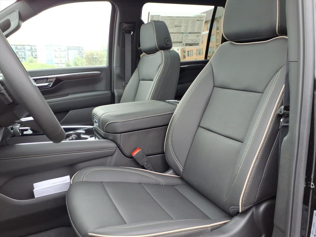 2025 Chevrolet Suburban Premier Image 10 of 31