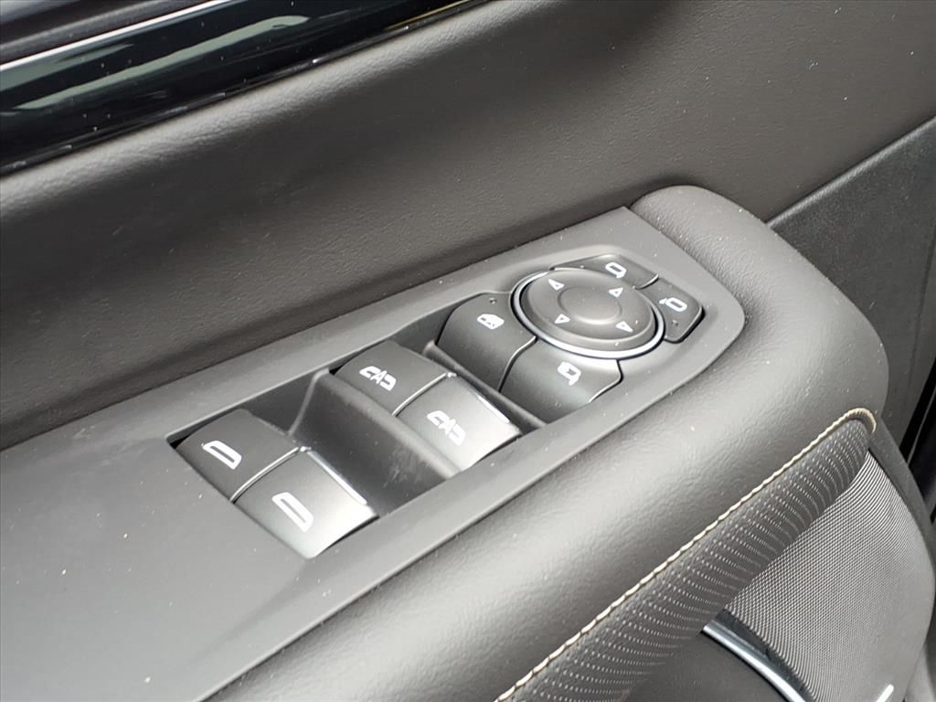 2025 Chevrolet Suburban Premier Image 26 of 31