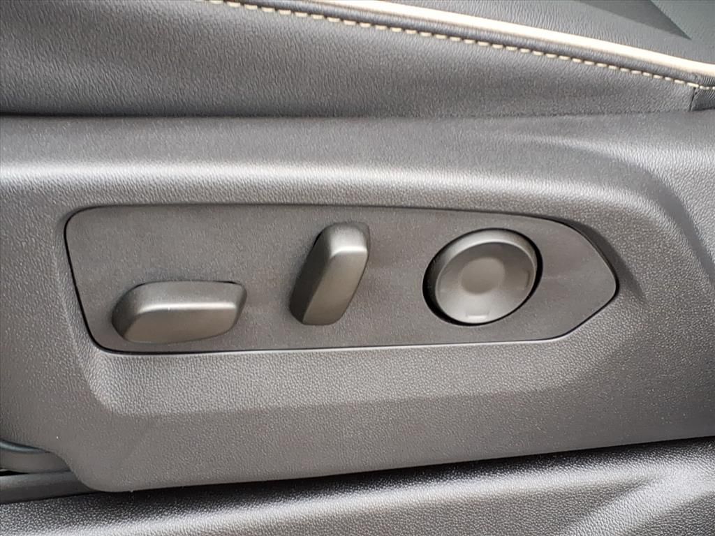 2025 Chevrolet Suburban Premier Image 23 of 31