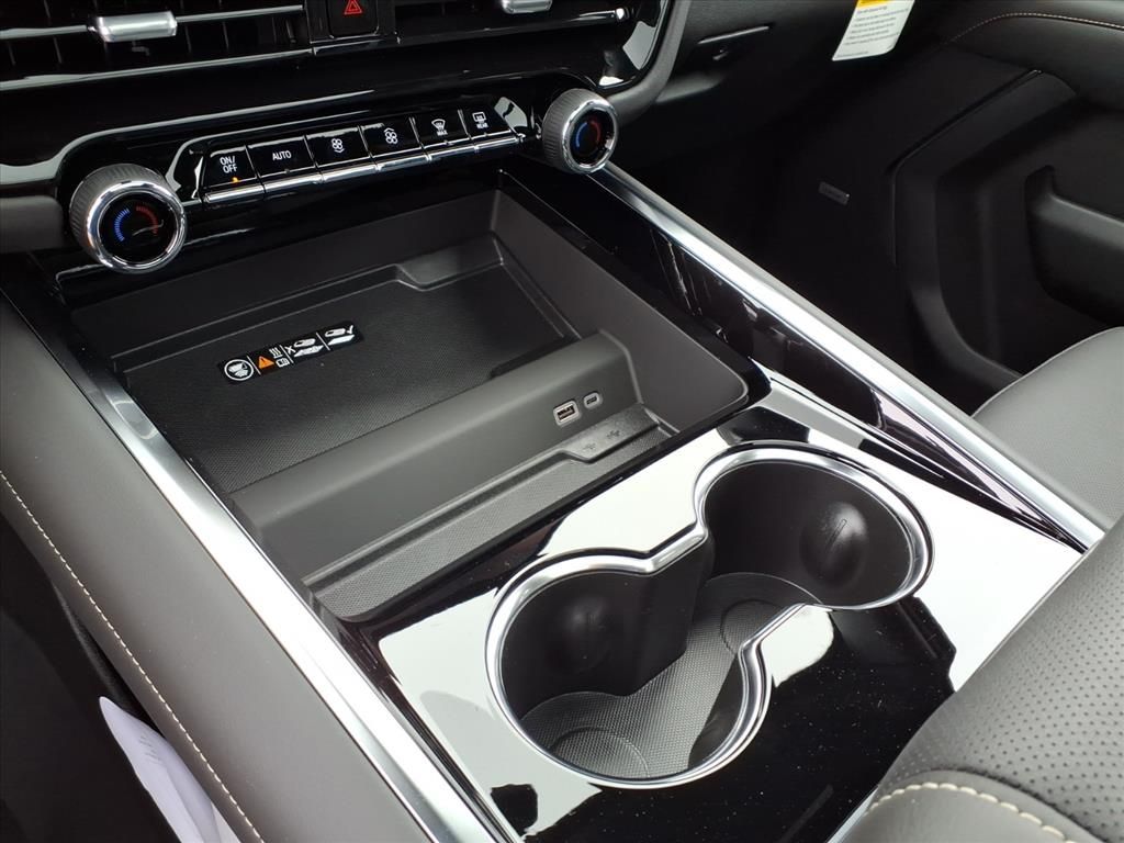 2025 Chevrolet Suburban Premier Image 21 of 31