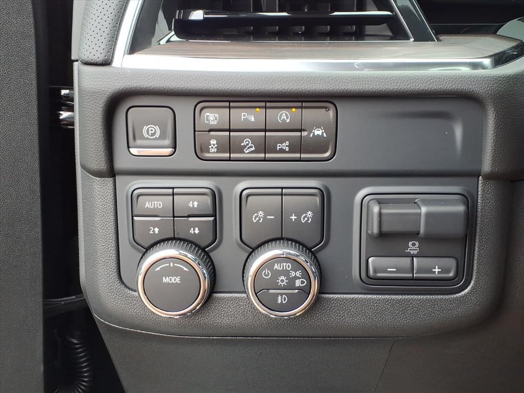 2025 Chevrolet Suburban Premier Image 30 of 31