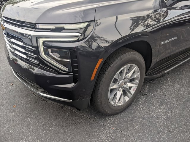 2025 Chevrolet Suburban Premier Image 3 of 25