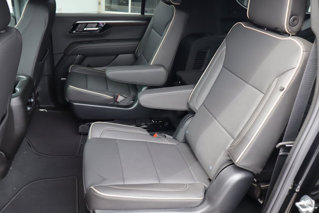 2025 Chevrolet Suburban Premier Image 14 of 29