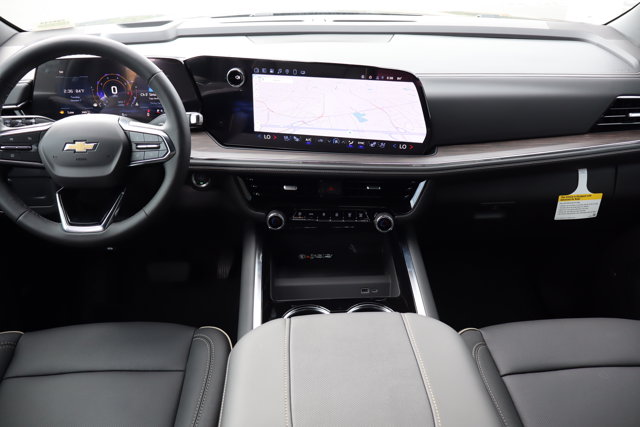 2025 Chevrolet Suburban Premier Image 16 of 29