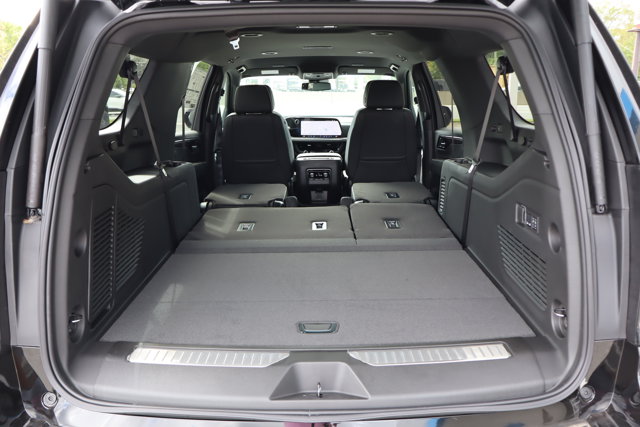 2025 Chevrolet Suburban Premier Image 8 of 29